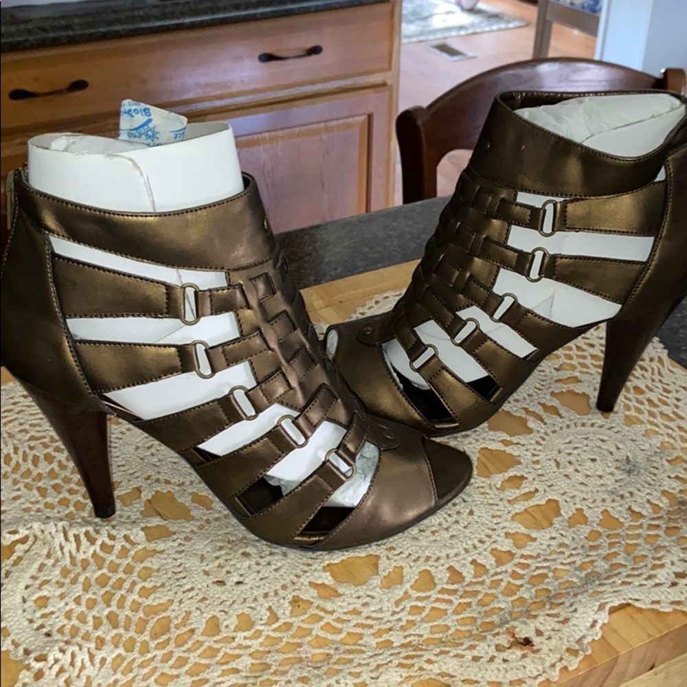 Bronze heels🔥